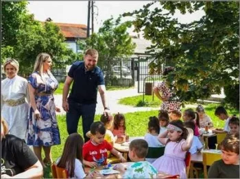 Chestit Megjunaroden den na site dechinja 1