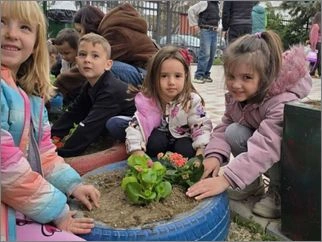 Засадување цвеќе и дрвца 2 19 03 2026